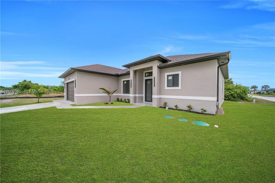 Exterior details and patio area of a home in , Lehigh Acres (Image 4).