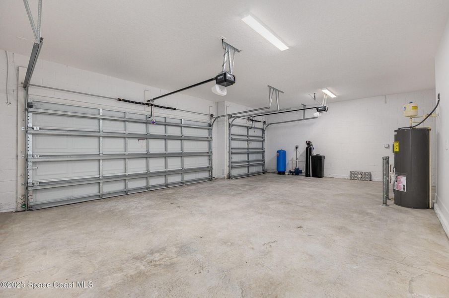 Spacious, unfurnished interior of a new home in , Palm Bay (Image 16).