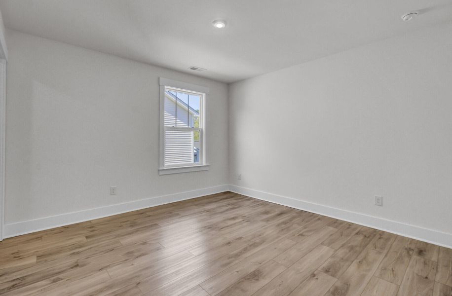 Spacious, unfurnished interior of a new home in Six Oaks, Summerville (Image 57).