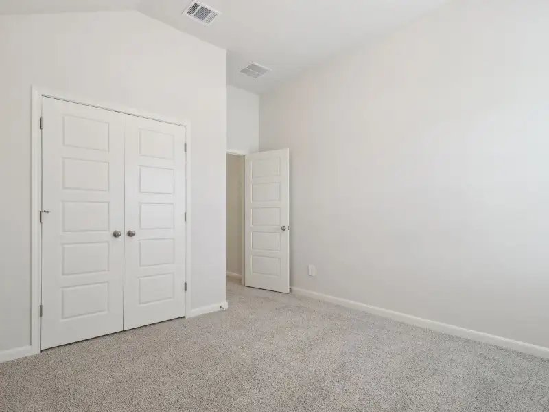 Spacious, unfurnished interior of a new home in Arcadia Ridge - Classic Series, San Antonio (Image 20).