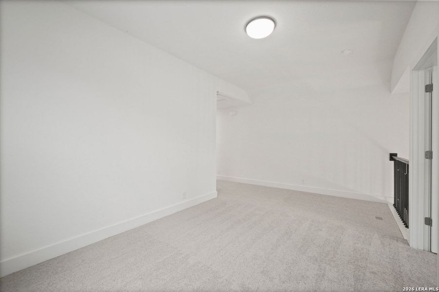 Spacious, unfurnished interior of a new home in Davis Ranch, San Antonio (Image 19).