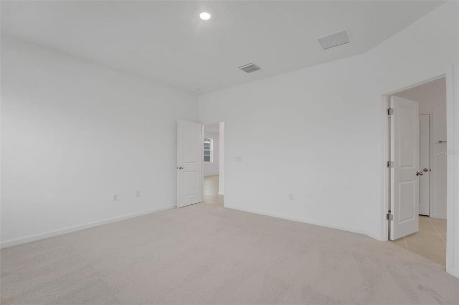 Spacious, unfurnished interior of a new home in Cypress Park Estates, Haines City (Image 17).