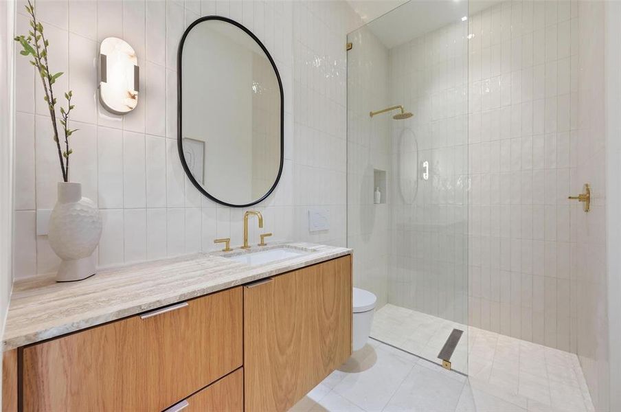 Furnished interior view inside a new home in , Dallas (Image 7).