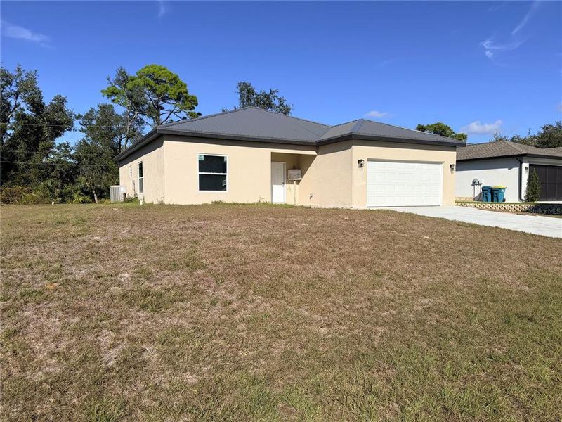 Exterior details and patio area of a home in , Port Charlotte (Image 23).