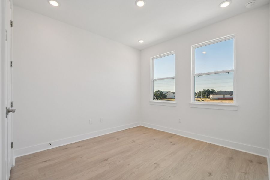 Spacious, unfurnished interior of a new home in Foxfield, Austin (Image 34).