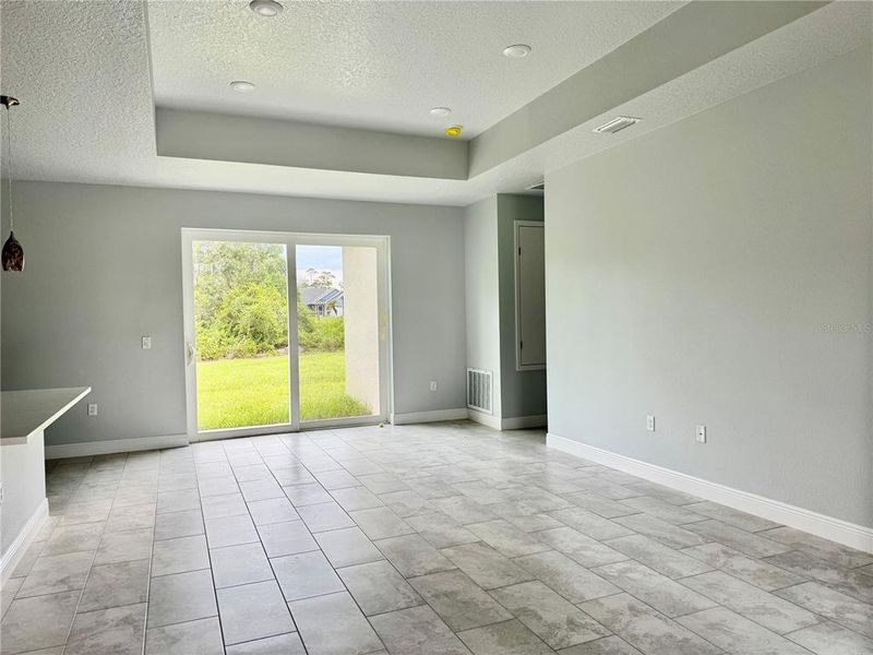 Spacious, unfurnished interior of a new home in , Deland (Image 12).