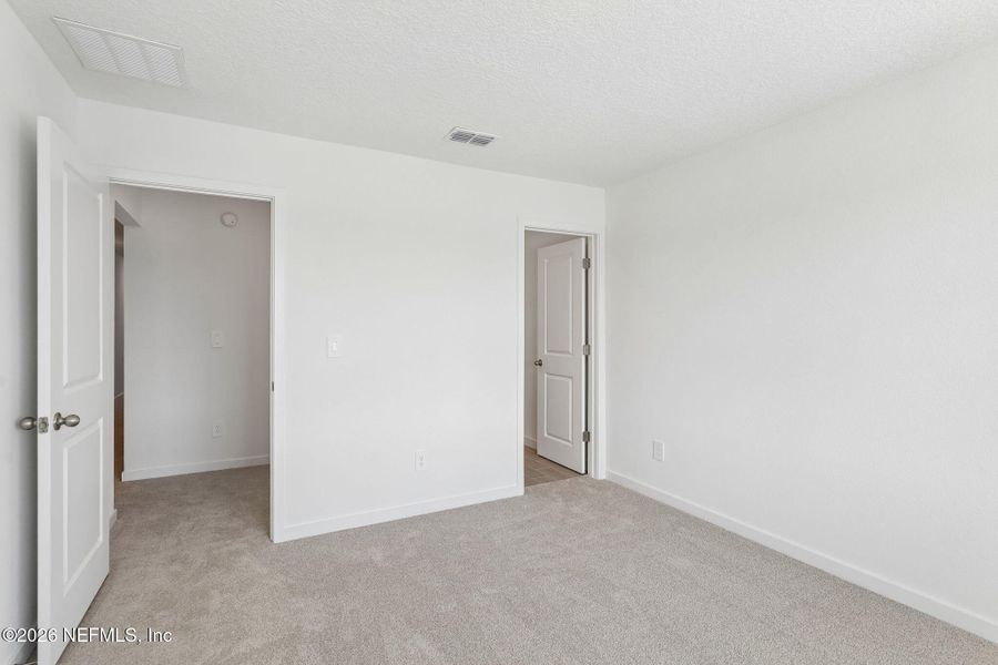 Spacious, unfurnished interior of a new home in , Middleburg (Image 29).