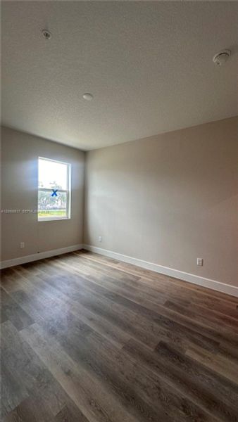 Spacious, unfurnished interior of a new home in , Orlando (Image 7).