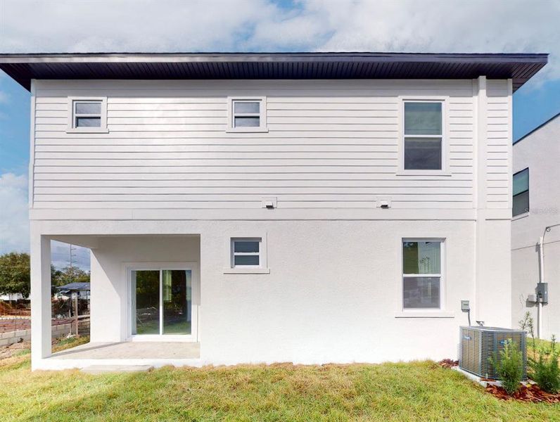 Exterior details and patio area of a home in , St. Petersburg (Image 30).