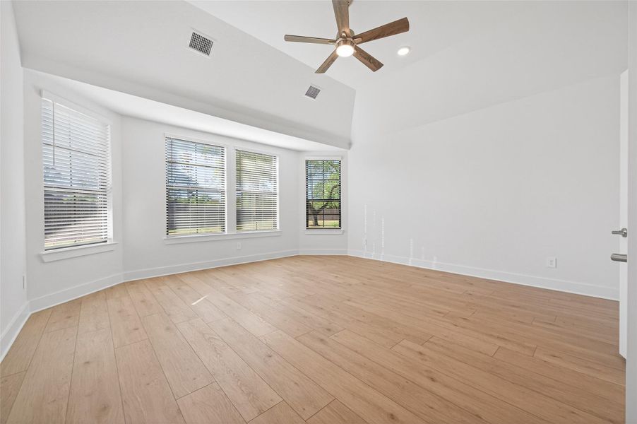 Spacious, unfurnished interior of a new home in Sorella, Tomball (Image 45).