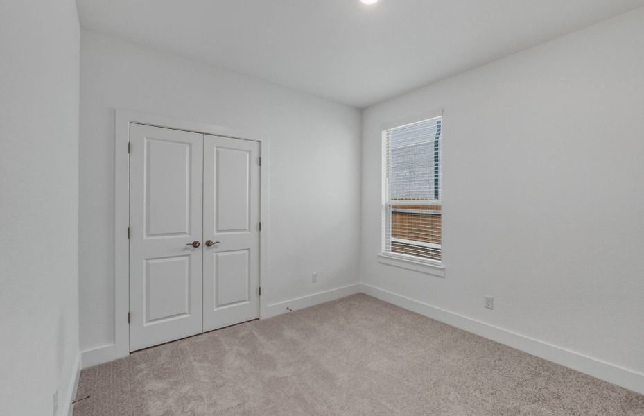 Spacious, unfurnished interior of a new home in Saddleback at Santa Rita Ranch, Liberty Hill (Image 16).