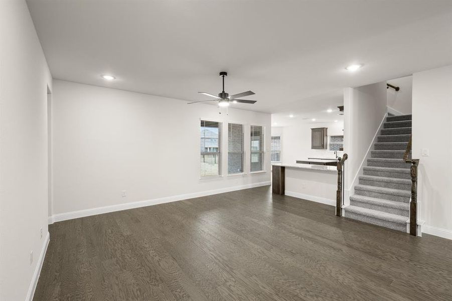 10_318 Bowrider- Living Room-1