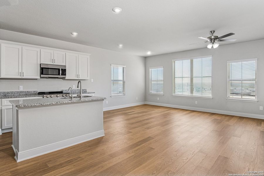 Spacious, unfurnished interior of a new home in Magnolia Village North, San Antonio (Image 25).