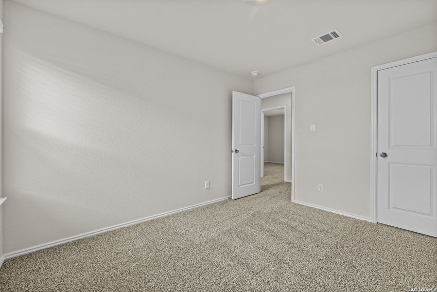 Spacious, unfurnished interior of a new home in Winding Creek, New Braunfels (Image 15).