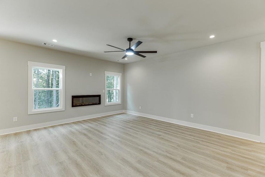 Spacious, unfurnished interior of a new home in , Jefferson (Image 21).