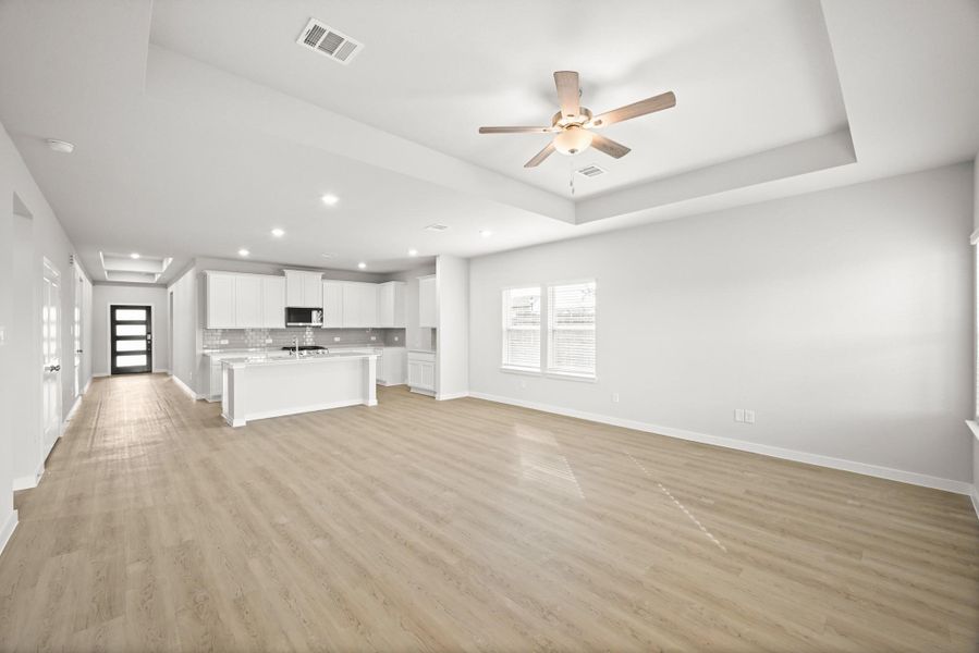 Spacious, unfurnished interior of a new home in Sunterra, Katy (Image 29).