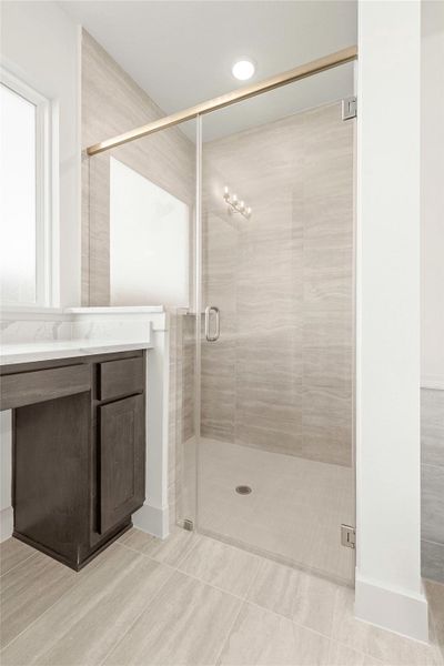 Representative image. Features, selections and colors may vary.