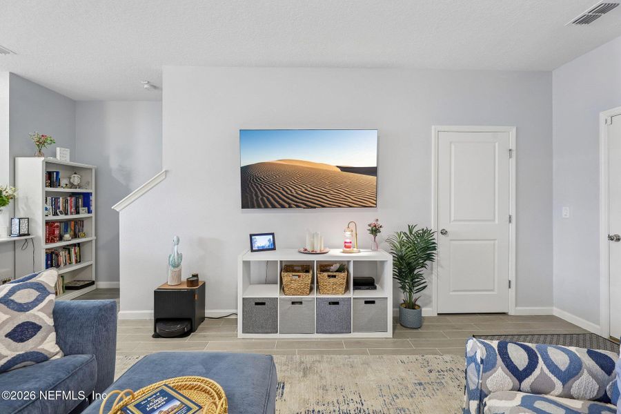 Furnished interior view inside a new home in , Middleburg (Image 6).