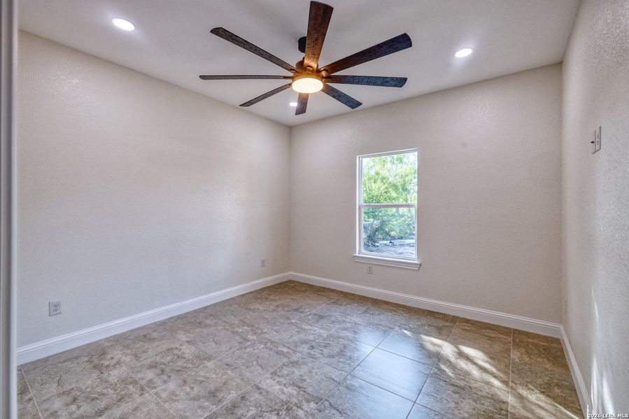 Spacious, unfurnished interior of a new home in , Eagle Pass (Image 13).