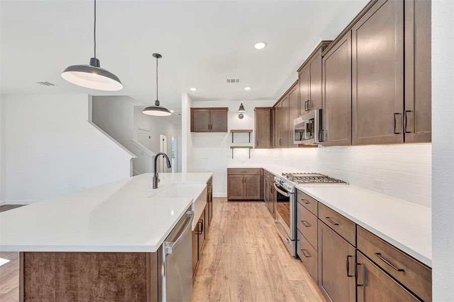 Furnished interior view inside a new home in Rolling Ridge, Van Alstyne (Image 8).