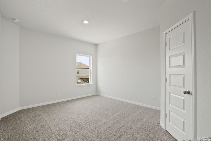 Spacious, unfurnished interior of a new home in Melissa Ranch, San Antonio (Image 12).