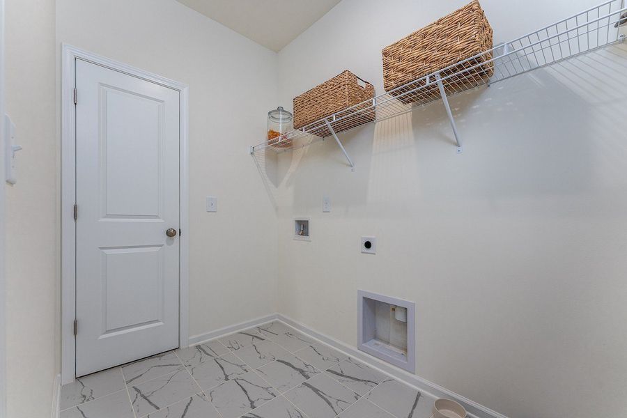 Spacious, unfurnished interior of a new home in Stratford Station, Lebanon (Image 19).