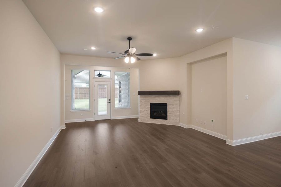 Spacious, unfurnished interior of a new home in Las Lomas, Forney (Image 22).