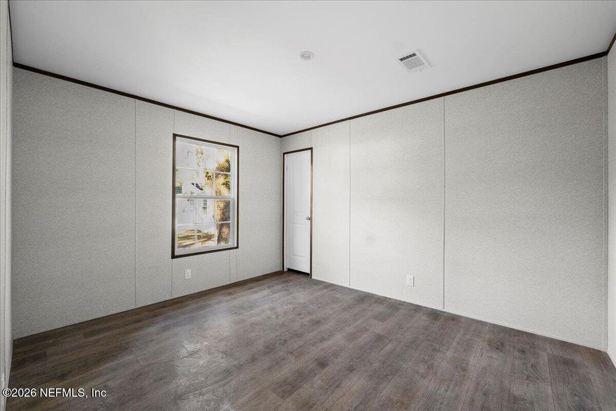 Spacious, unfurnished interior of a new home in , Palatka (Image 10).