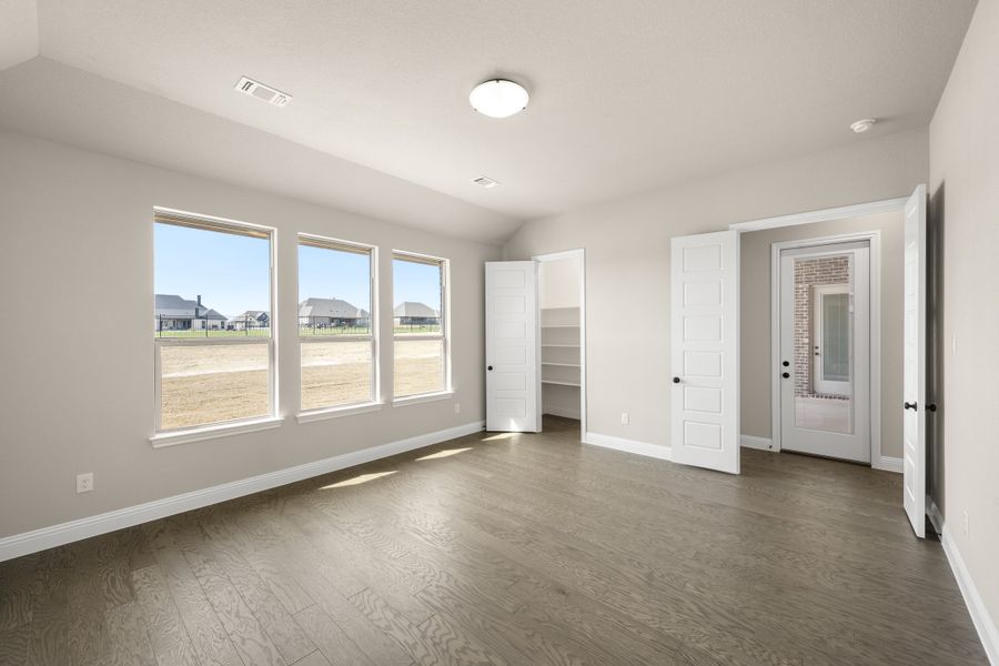 Spacious, unfurnished interior of a new home in Paloma Ranch, Justin (Image 25).