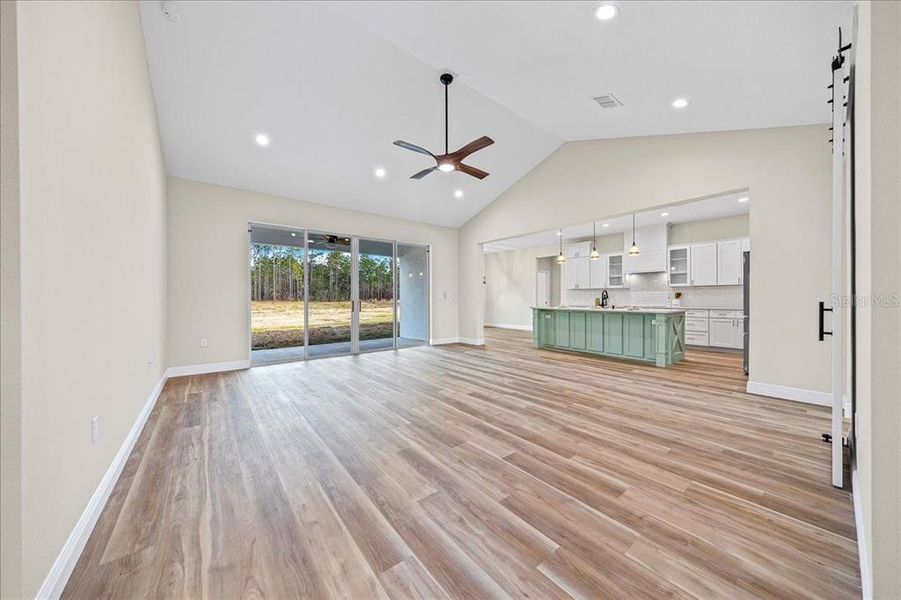Spacious, unfurnished interior of a new home in , Ocala (Image 21).
