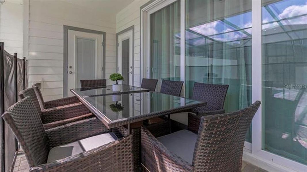 Exterior details and patio area of a home in , Clermont (Image 24).