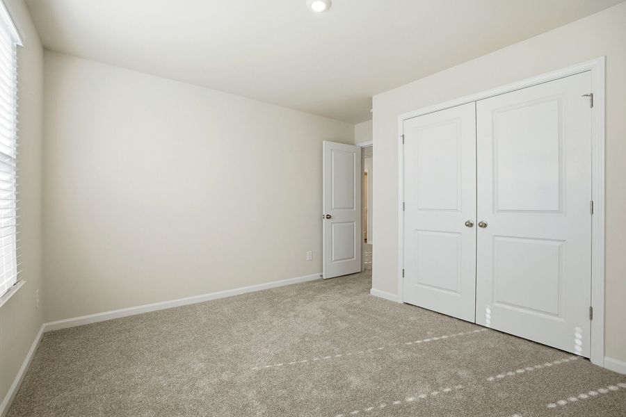 Spacious, unfurnished interior of a new home in Waxhaw Landing, Monroe (Image 23).