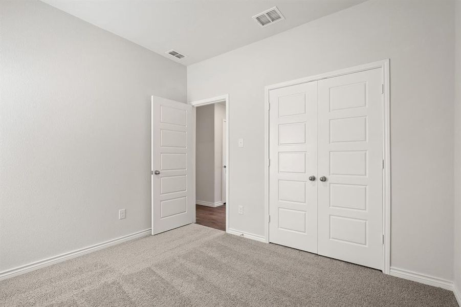 Spacious, unfurnished interior of a new home in Sycamore Landing, Fort Worth (Image 12).