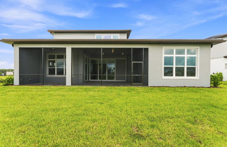 Exterior details and patio area of a home in Two Rivers, Zephyrhills (Image 4).