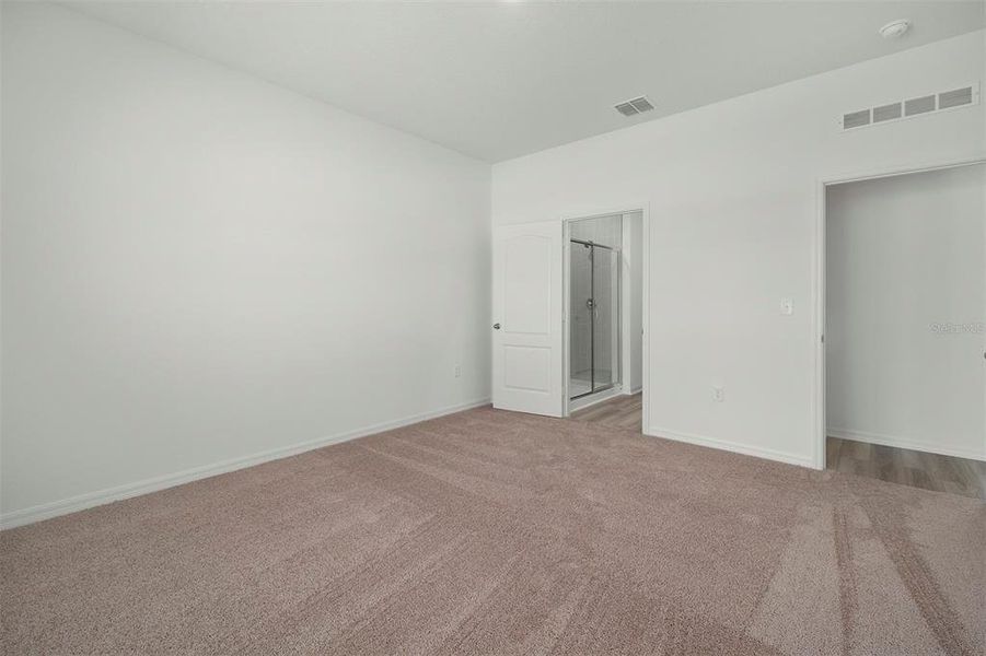 Spacious, unfurnished interior of a new home in Tula Parc, Astatula (Image 14).