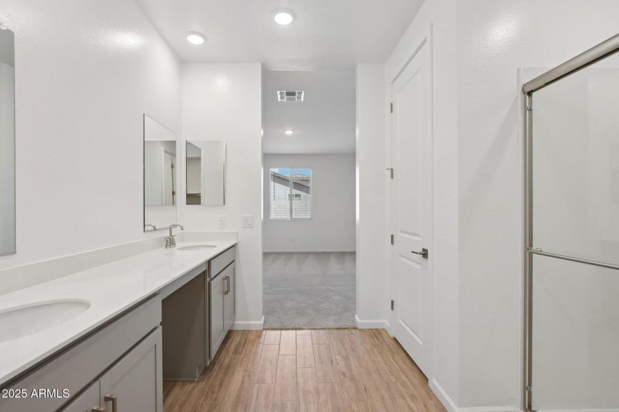 38-web-or-mls-W Brown St-S2708-038