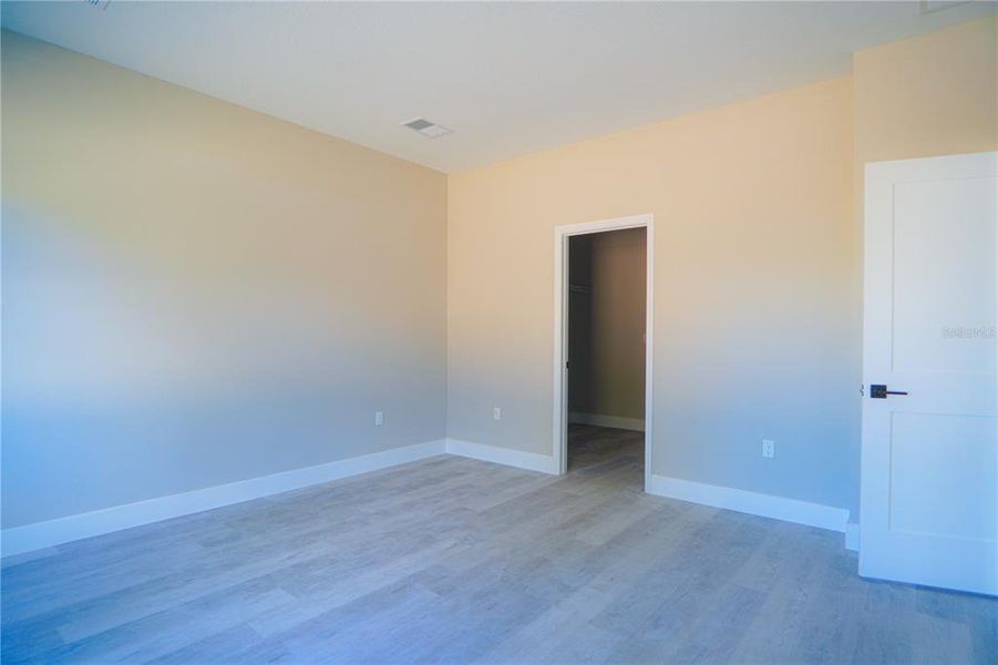 Spacious, unfurnished interior of a new home in , Ocala (Image 6).