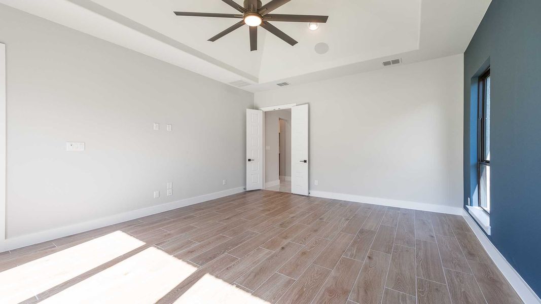 Spacious, unfurnished interior of a new home in Talon Hills 60'/70', Fort Worth (Image 28).