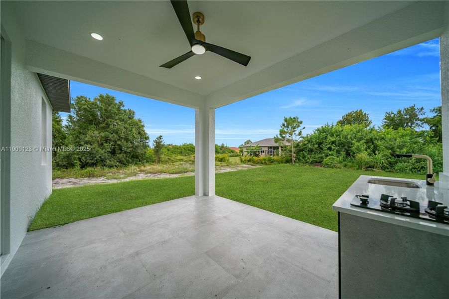 Exterior details and patio area of a home in , Lehigh Acres (Image 4).