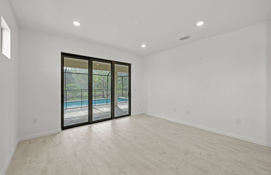 Spacious, unfurnished interior of a new home in Terreno, Naples (Image 15). Spacious, unfurnished interior of a new home in Terreno, Naples (Image 15).