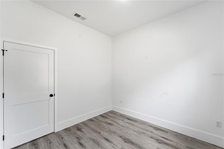 Spacious, unfurnished interior of a new home in , Dunnellon (Image 32).