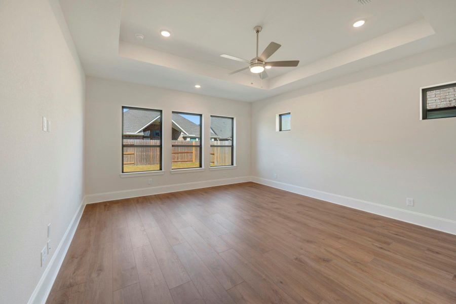 Spacious, unfurnished interior of a new home in The Meadows at Imperial Oaks, Conroe (Image 28).