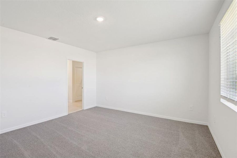 Spacious, unfurnished interior of a new home in Hilltop Vistas, Dade City (Image 18).