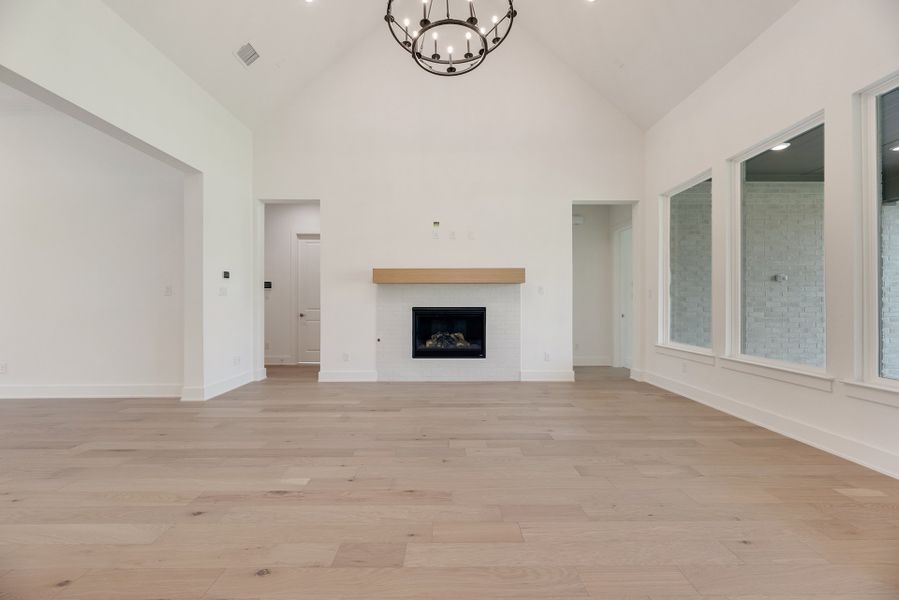 Spacious, unfurnished interior of a new home in Winding Creek, Rockwall (Image 22).