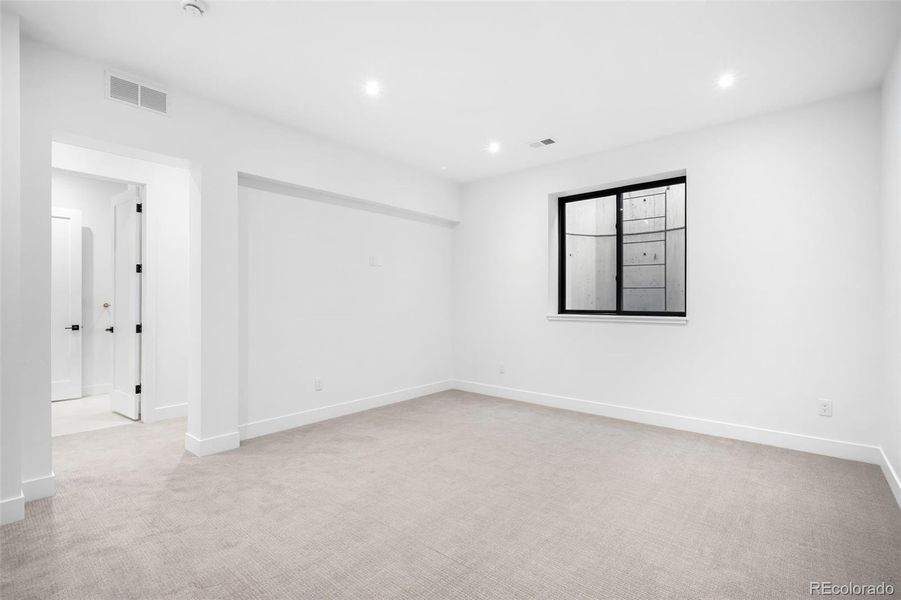 Spacious, unfurnished interior of a new home in , Denver (Image 23).