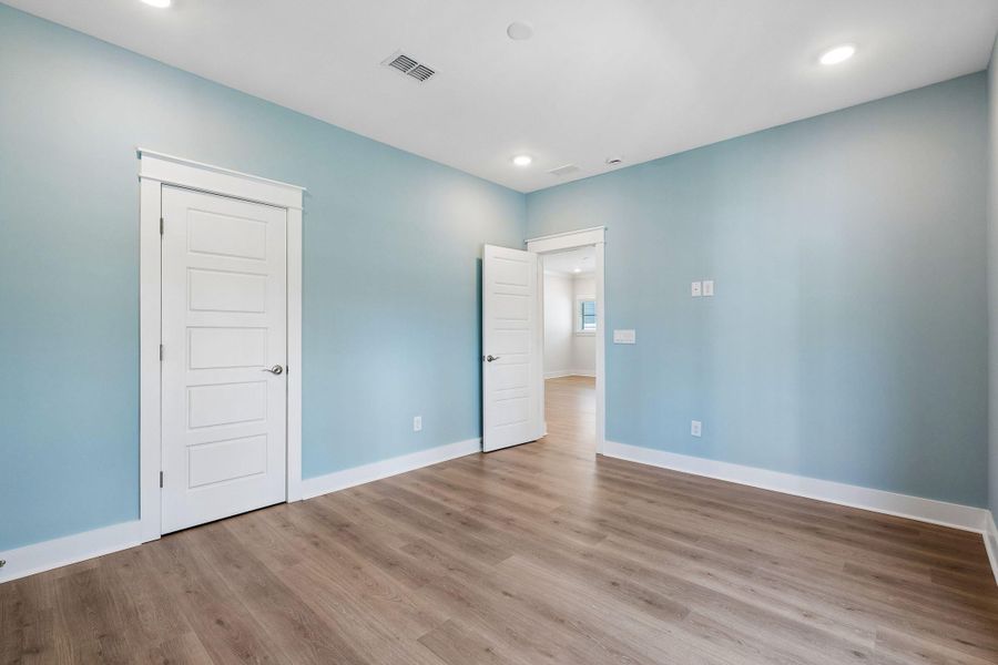 Spacious, unfurnished interior of a new home in Liberty Hill Farm, Mount Pleasant (Image 57).