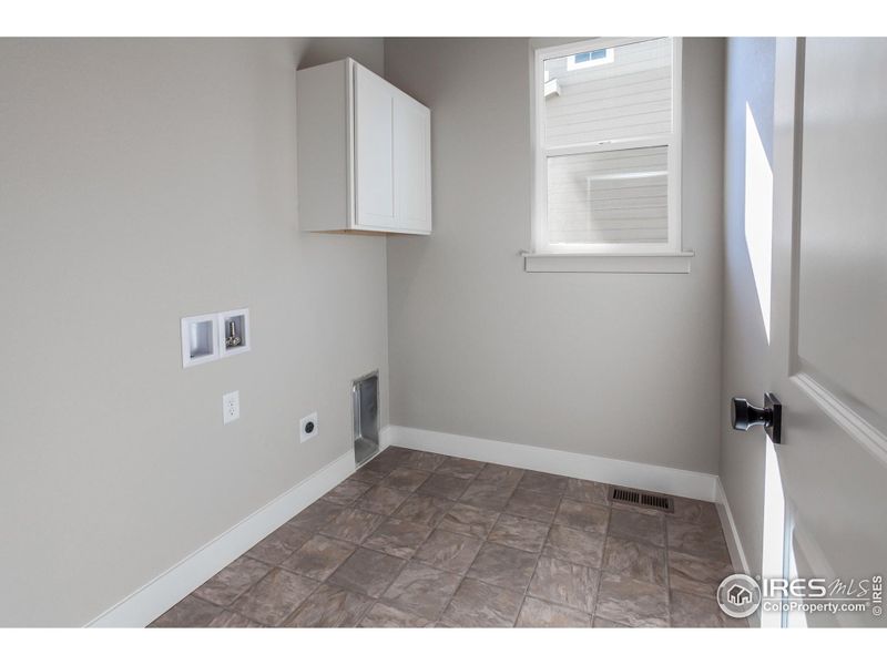 Spacious, unfurnished interior of a new home in Promontory Point, Greeley (Image 22).