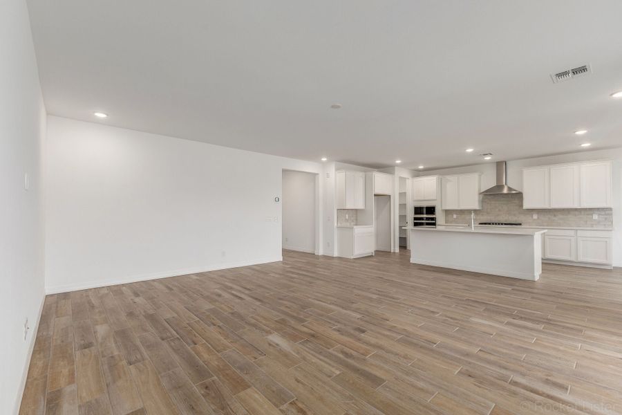 Spacious, unfurnished interior of a new home in Tierra Vistoso, Surprise (Image 8).