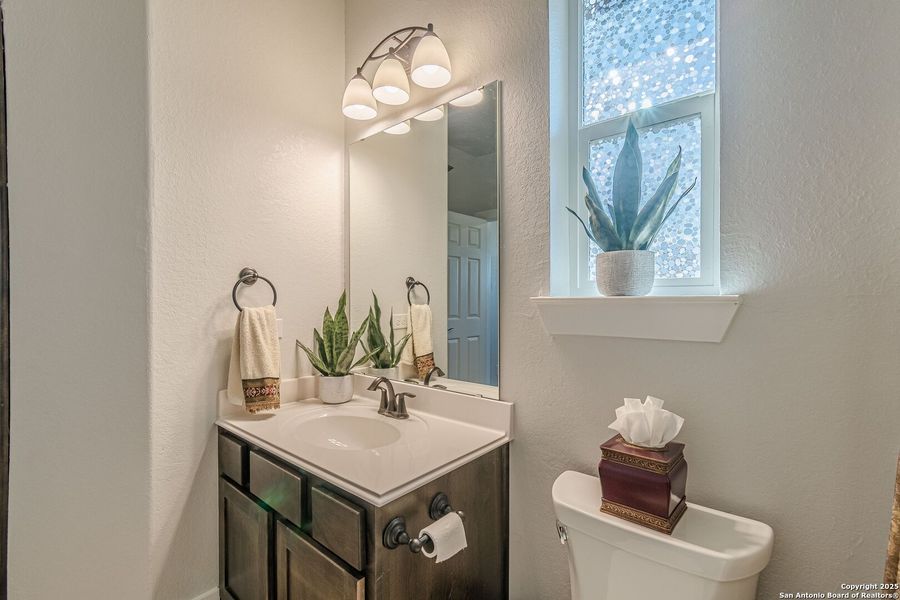 Furnished interior view inside a new home in Hiddenbrooke, Seguin (Image 22).