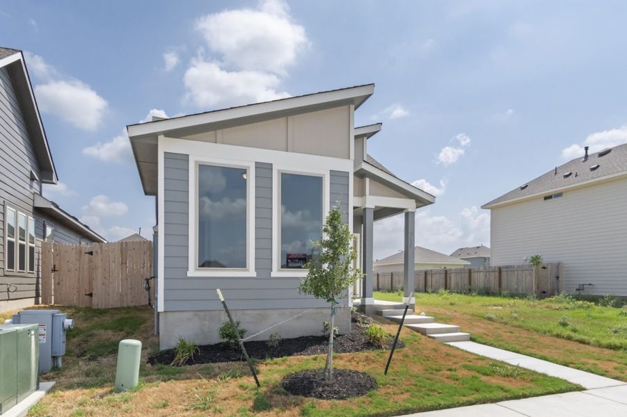 Exterior details and patio area of a home in Blanco Vista, San Marcos (Image 3).